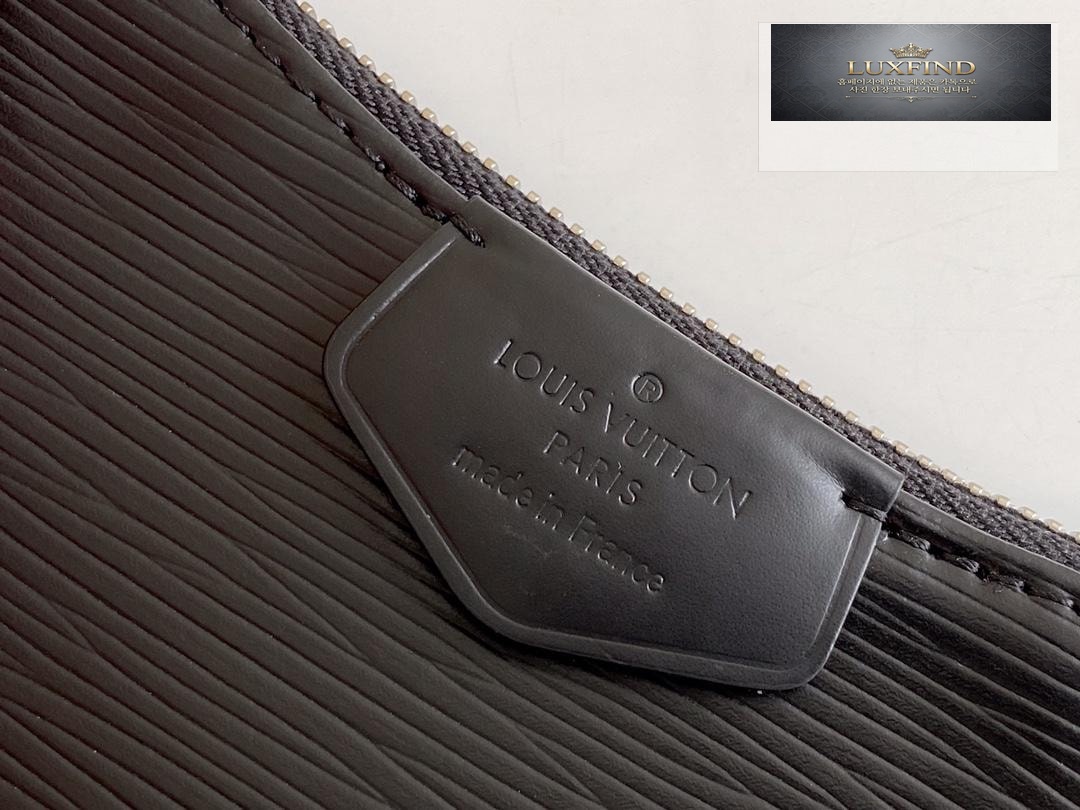 Louis Vuitton Easy Pouch on Strap Epi