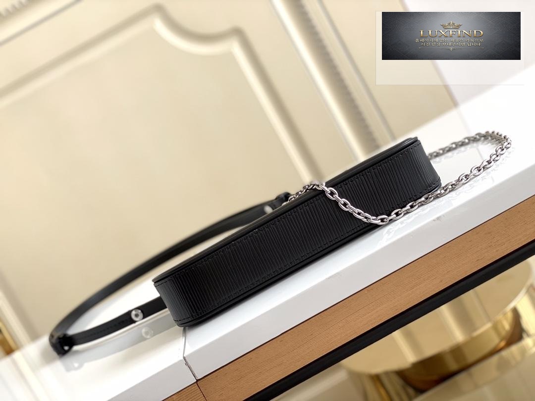 Louis Vuitton Easy Pouch on Strap Epi