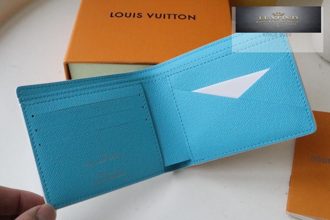 Louis Vuitton M82011