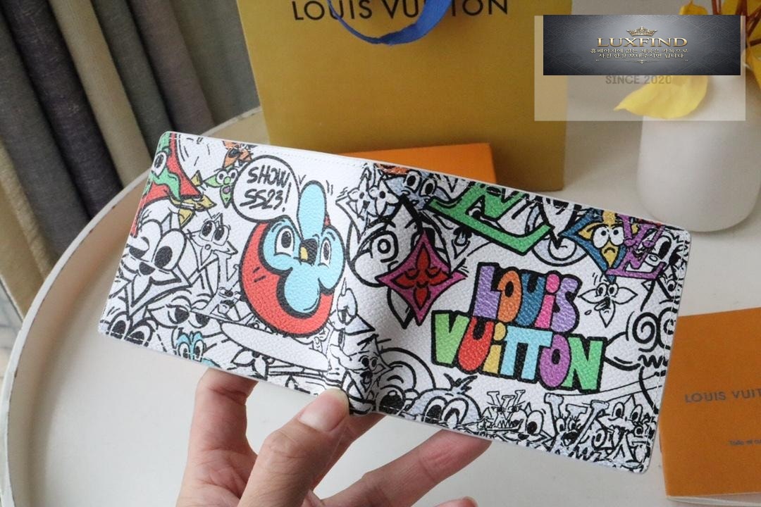 Louis Vuitton M82011