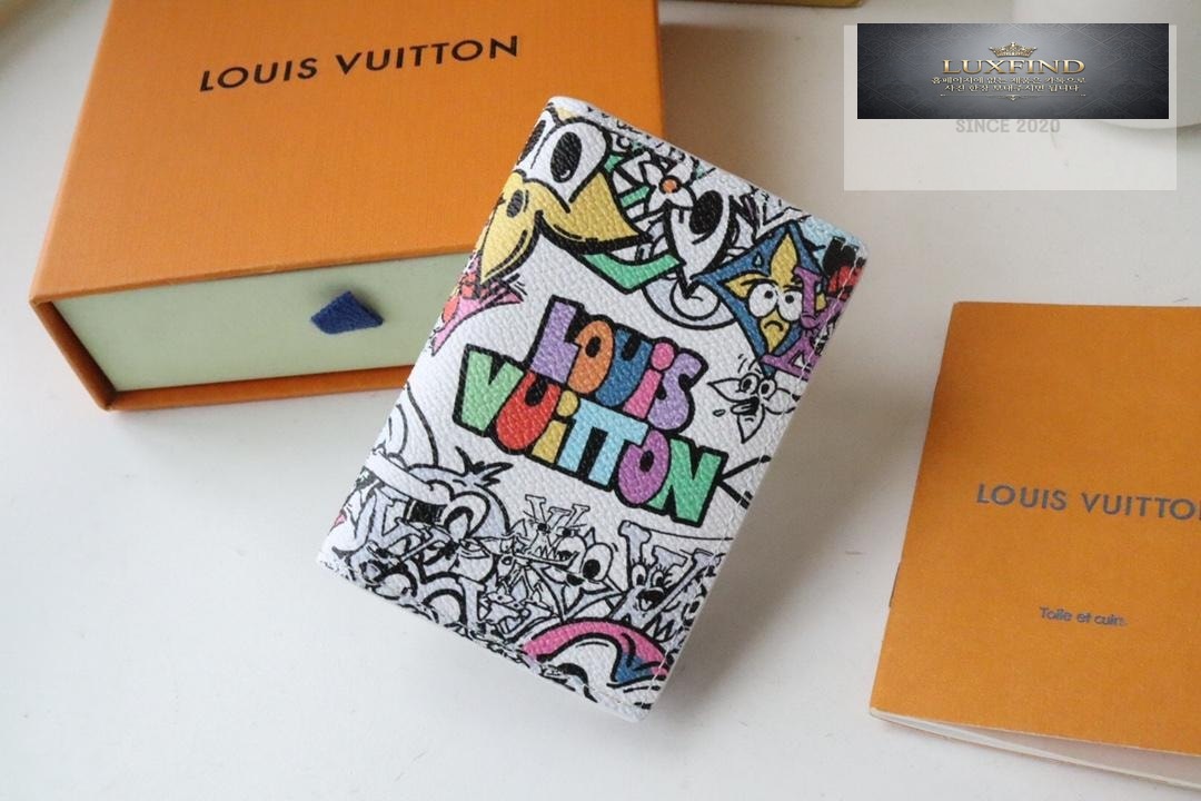Louis Vuitton M82011