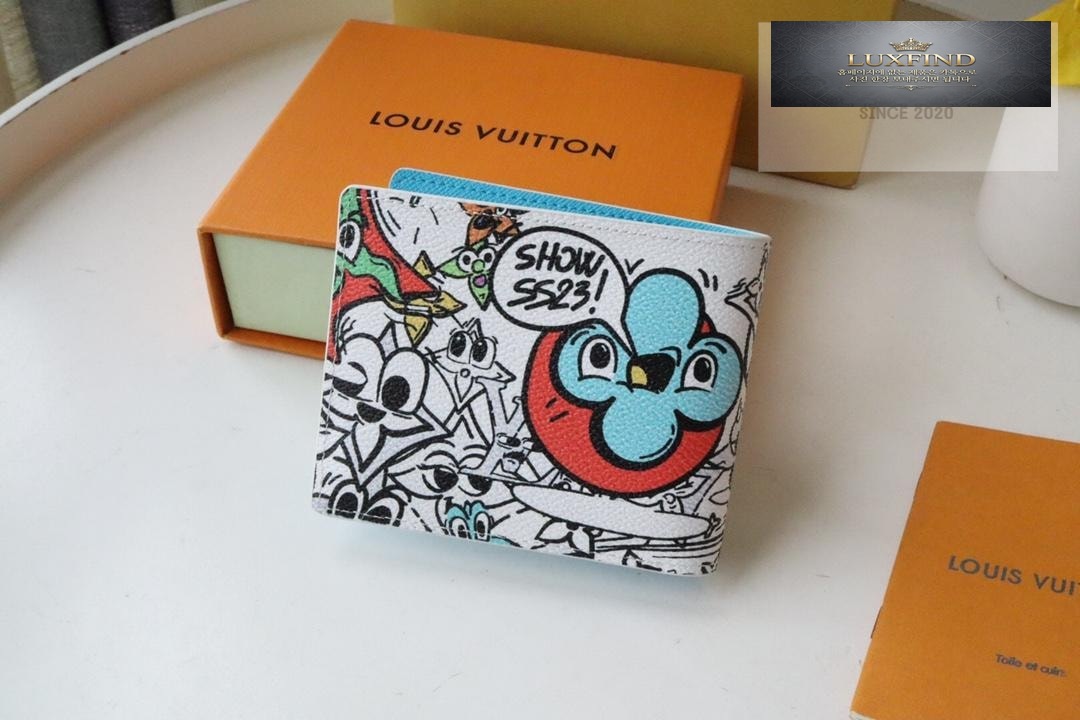 Louis Vuitton M82011