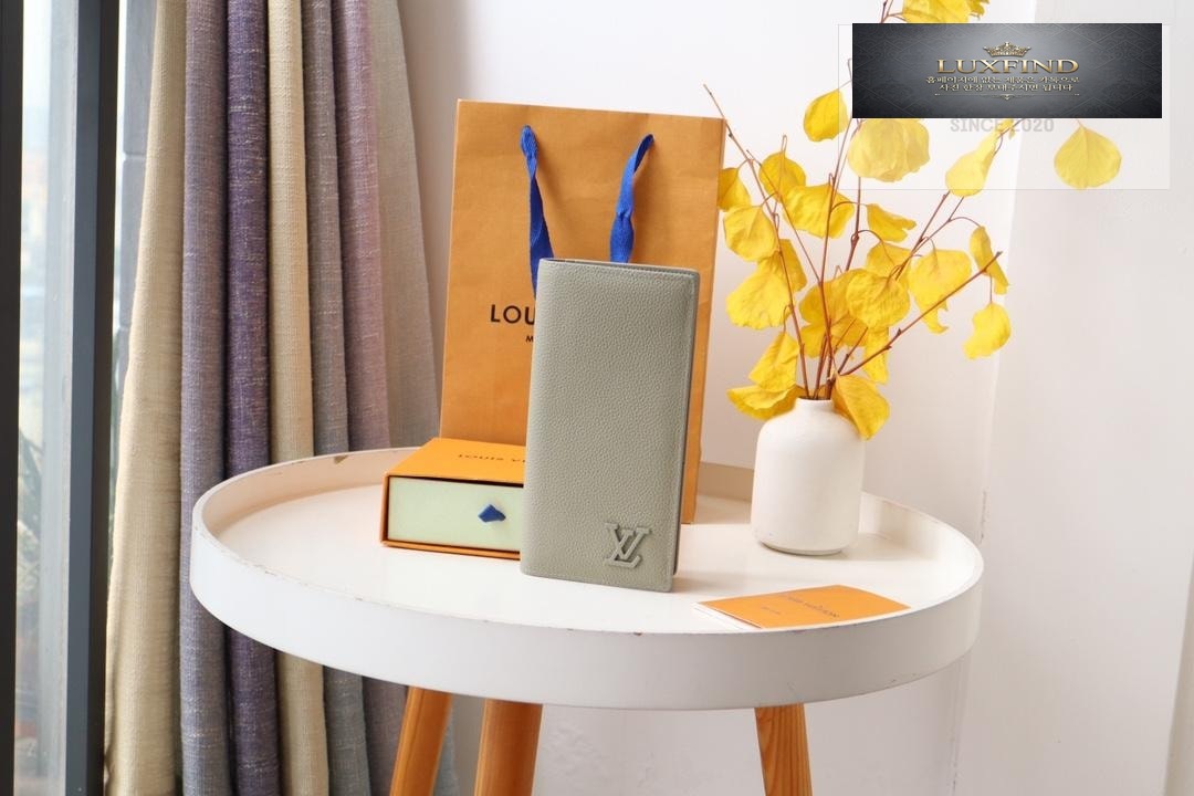 Louis Vuitton M81810