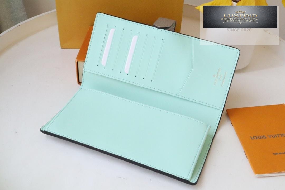 Louis Vuitton M81330