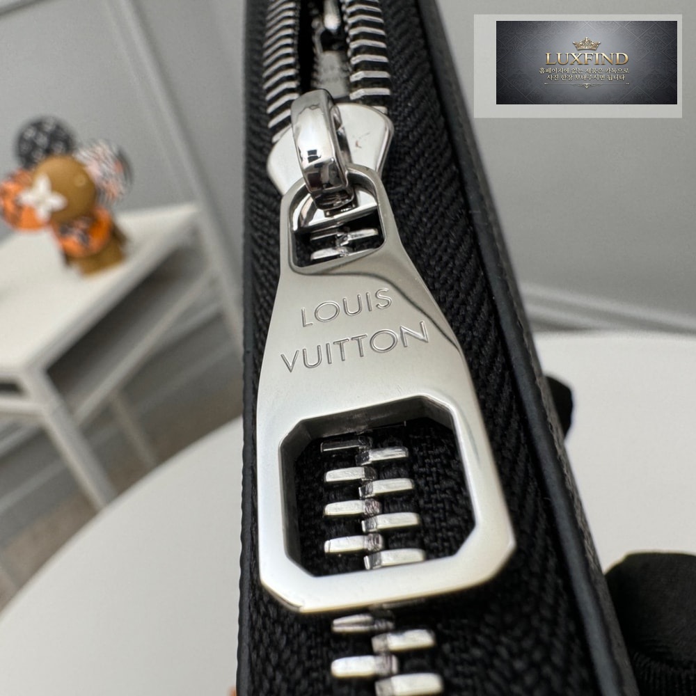 Louis Vuitton M62295