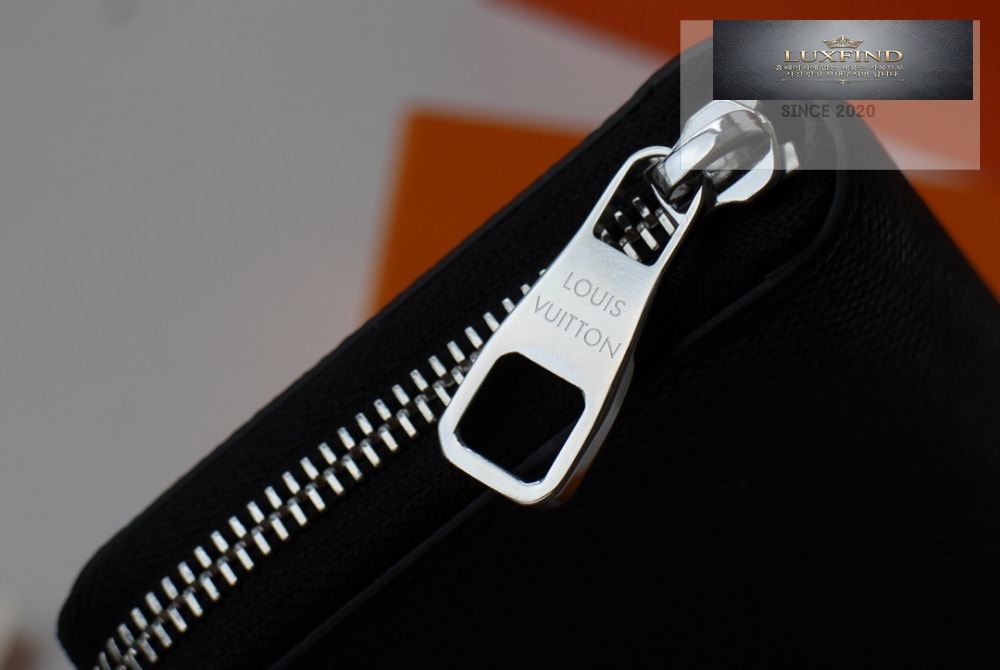 Louis Vuitton M30317