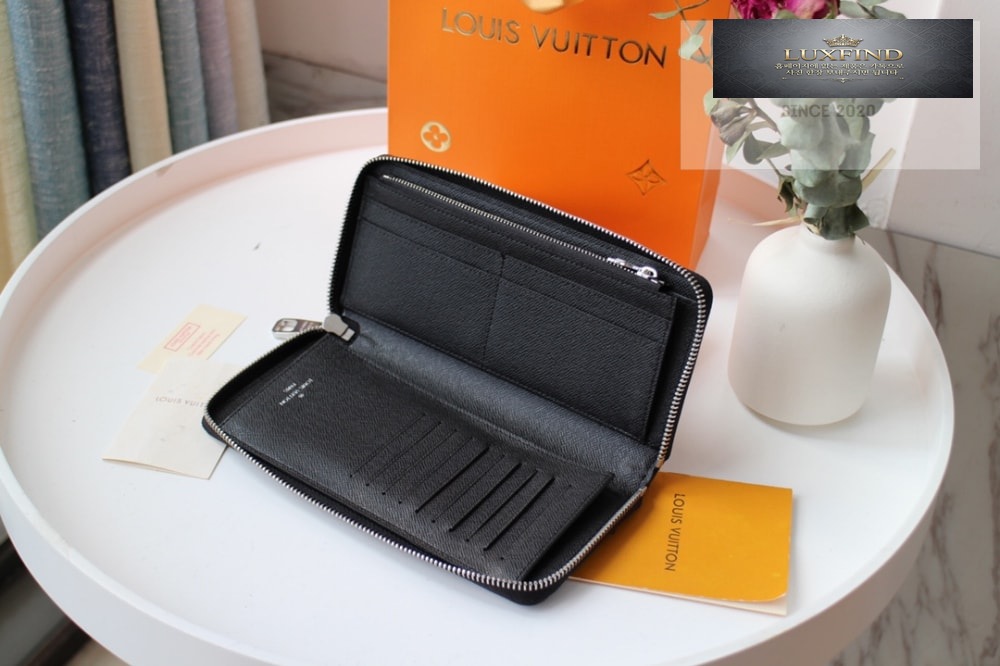 Louis Vuitton M30317
