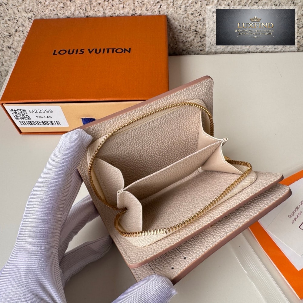 Louis Vuitton M22399