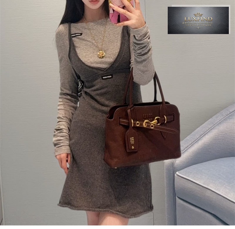미우미우 아방뛰르 레더 토트 백 5BA292