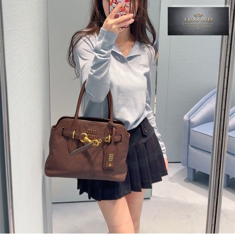 미우미우 아방뛰르 레더 토트 백 5BA292