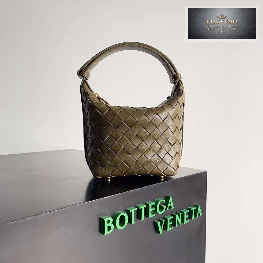 Bottega Veneta Wallis