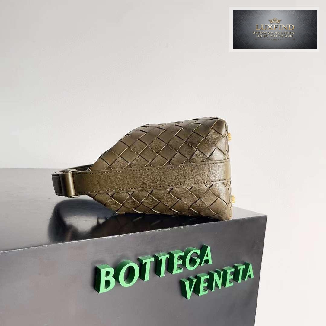 Bottega Veneta Wallis