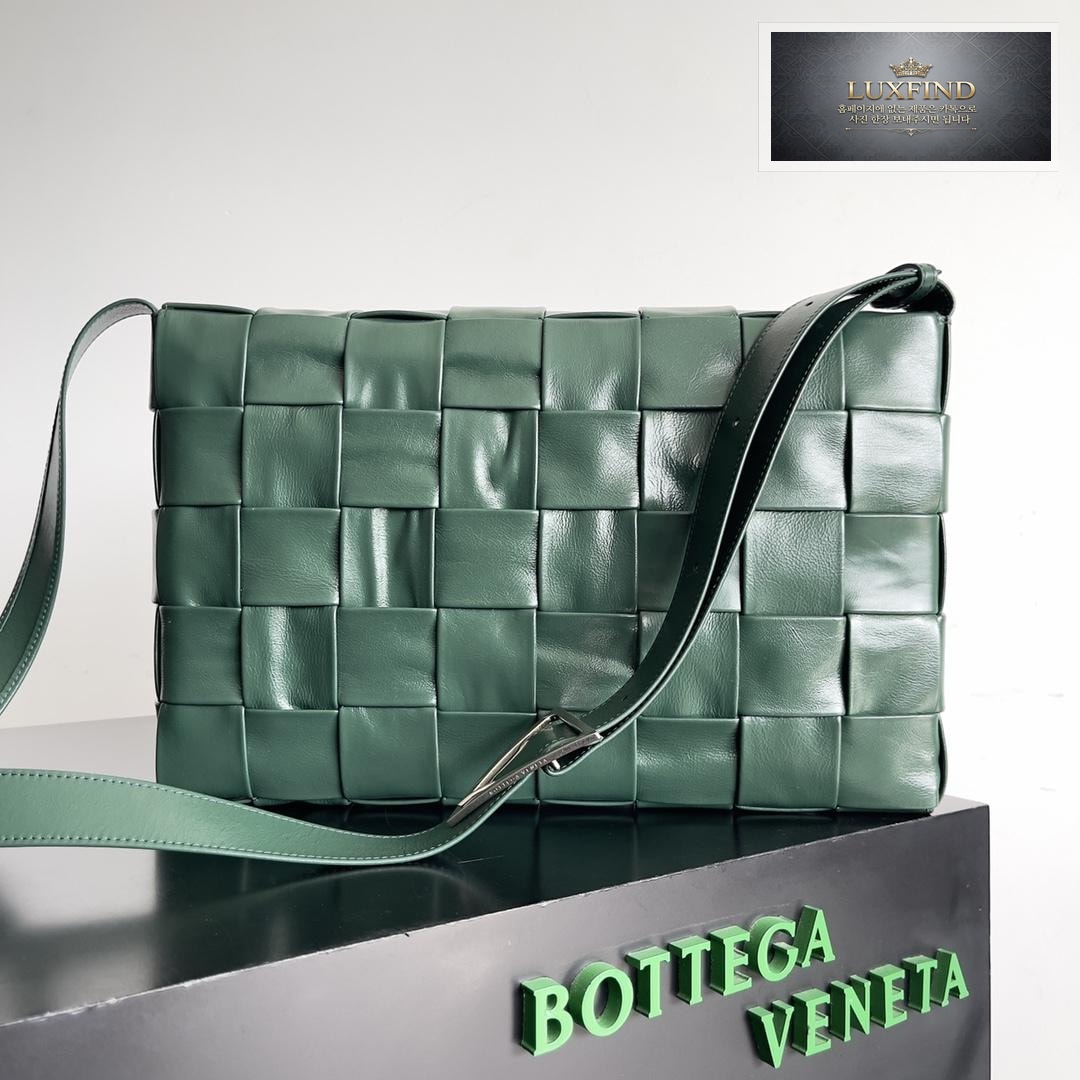 Bottega Veneta Maxi Cassette