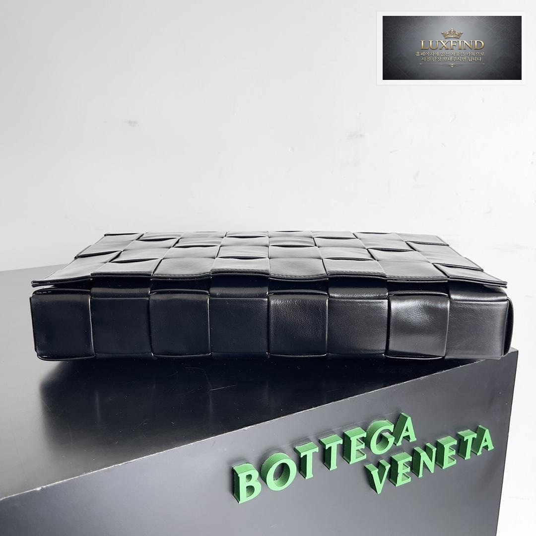 Bottega Veneta Maxi Cassette