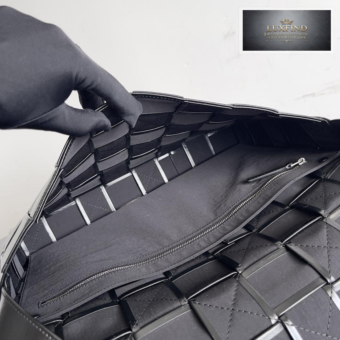 Bottega Veneta Maxi Cassette