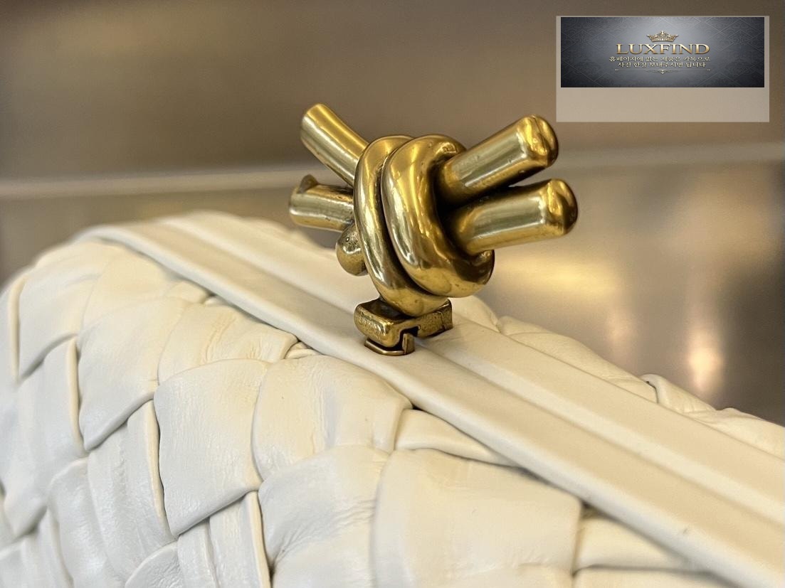 Bottega Veneta Knot Intrecio Leather Clutch