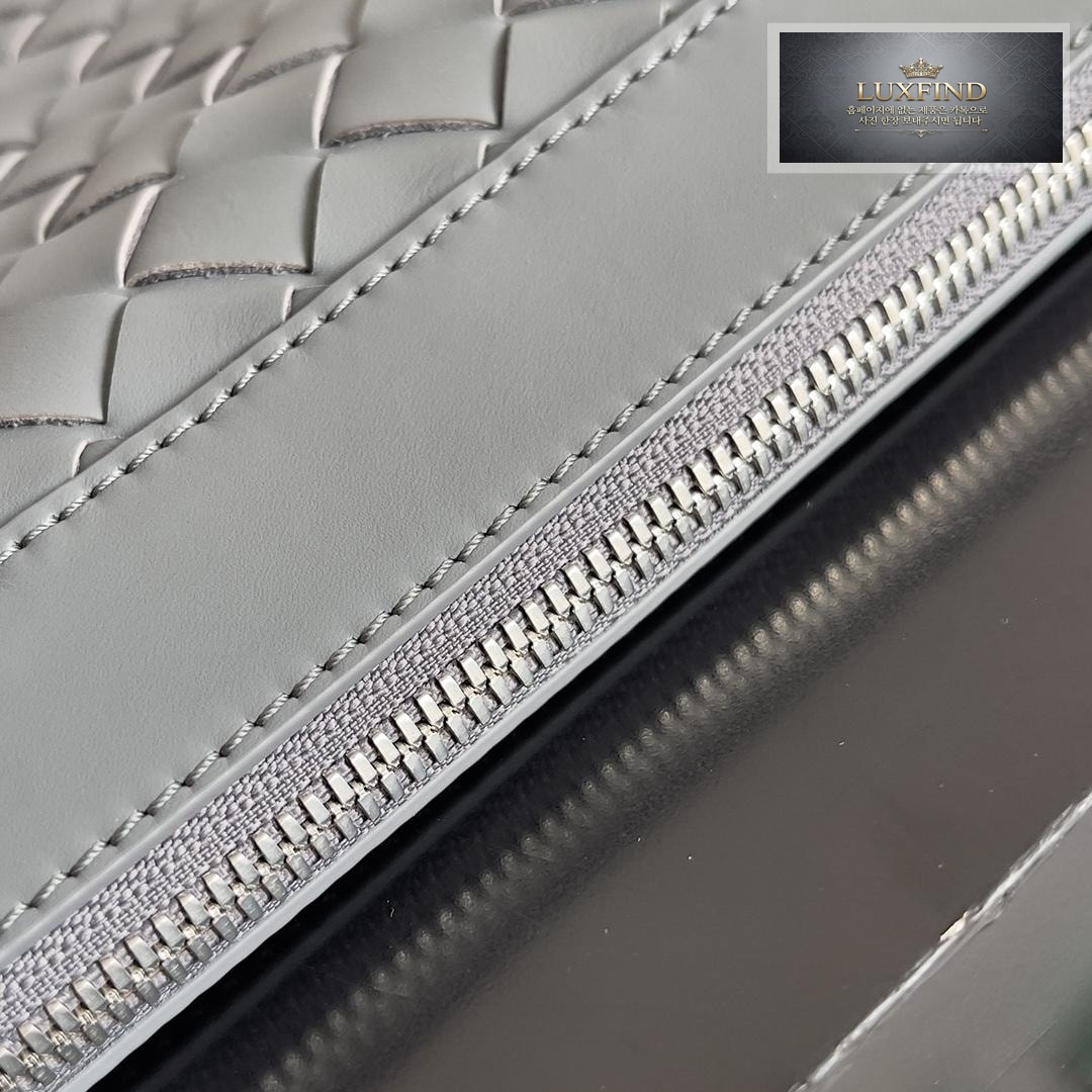 Bottega Veneta Intrecciato Zip Pouch