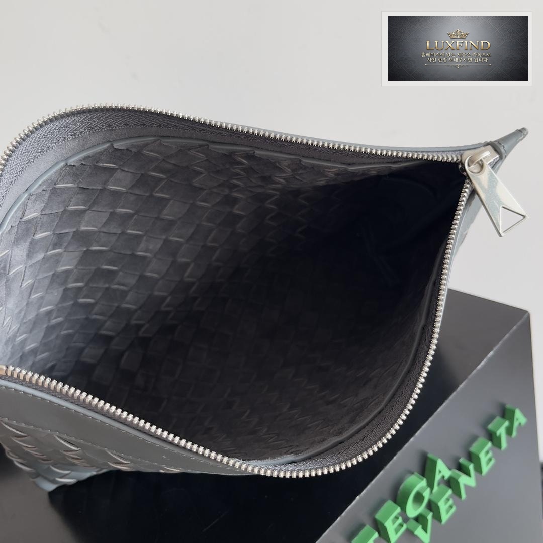 Bottega Veneta Intrecciato Zip Pouch