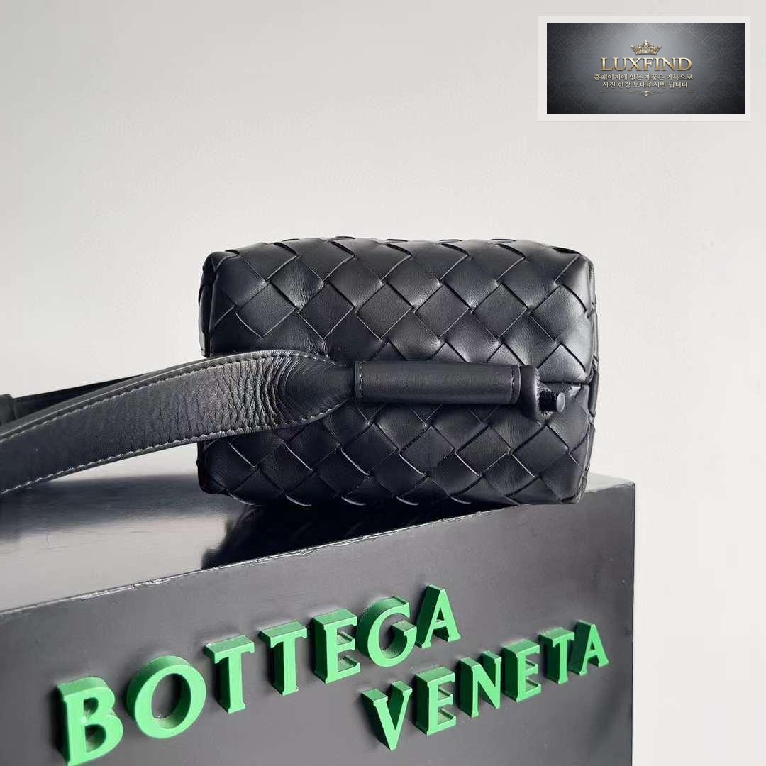 Bottega Veneta Intrecciato Loop Camera