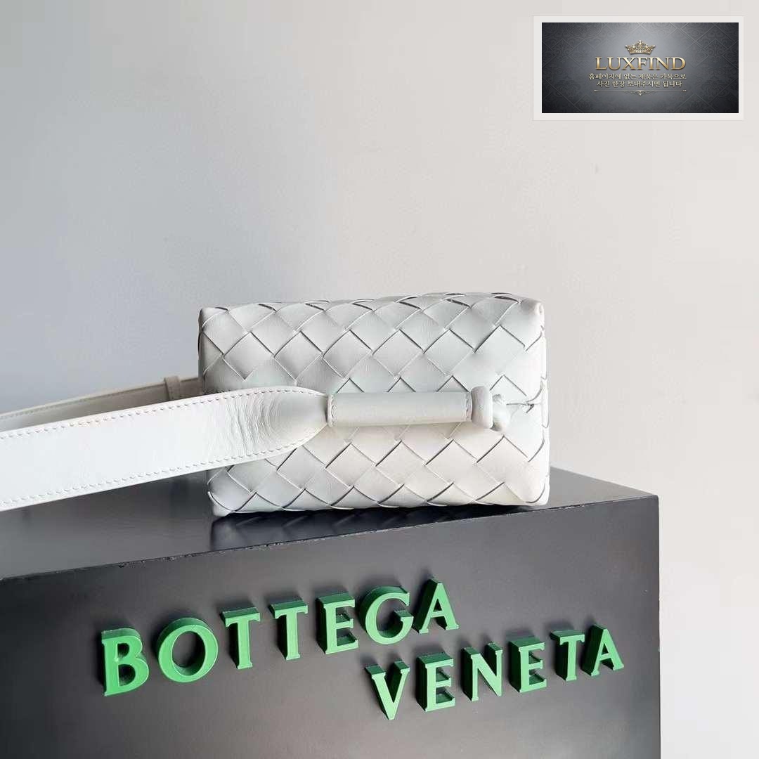 Bottega Veneta Intrecciato Loop Camera