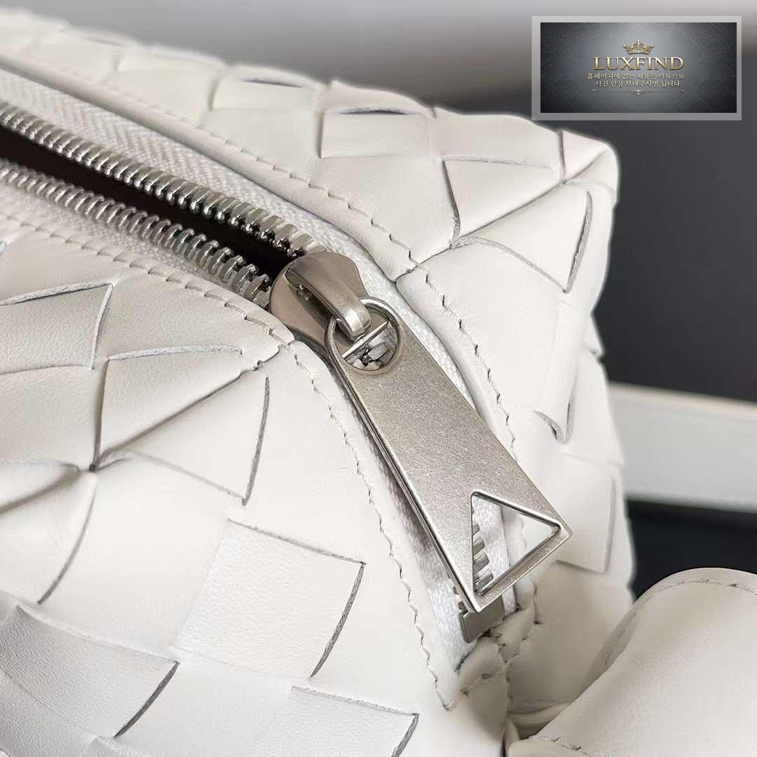 Bottega Veneta Intrecciato Loop Camera