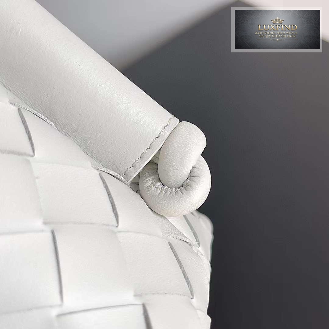Bottega Veneta Intrecciato Loop Camera