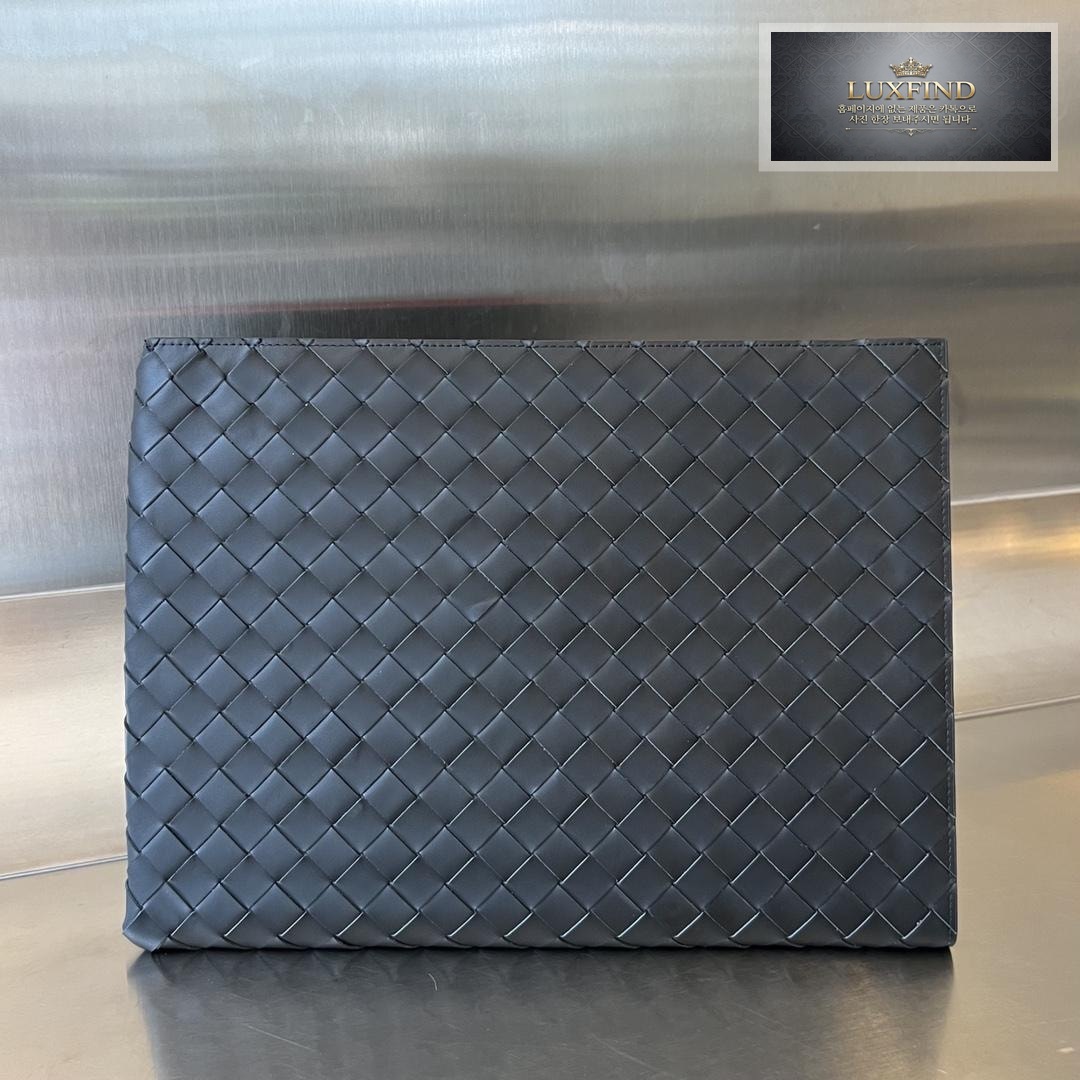Bottega Veneta Intrecciato Half Zip Pouch