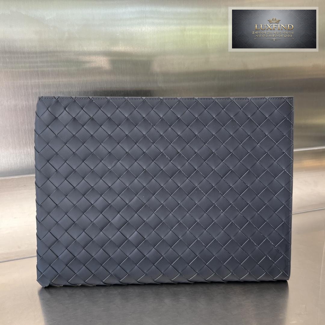 Bottega Veneta Intrecciato Half Zip Pouch