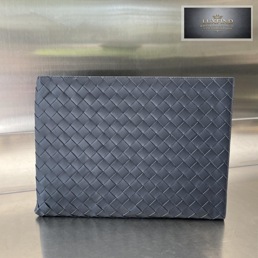 Bottega Veneta Intrecciato Half Zip Pouch