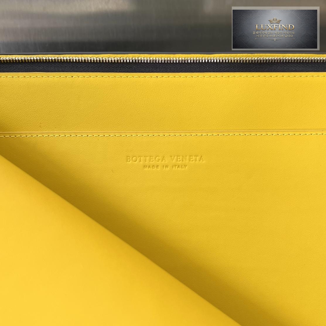 Bottega Veneta Intrecciato Half Zip Pouch
