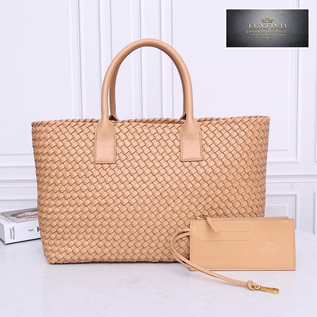 Bottega Veneta Cava Medium