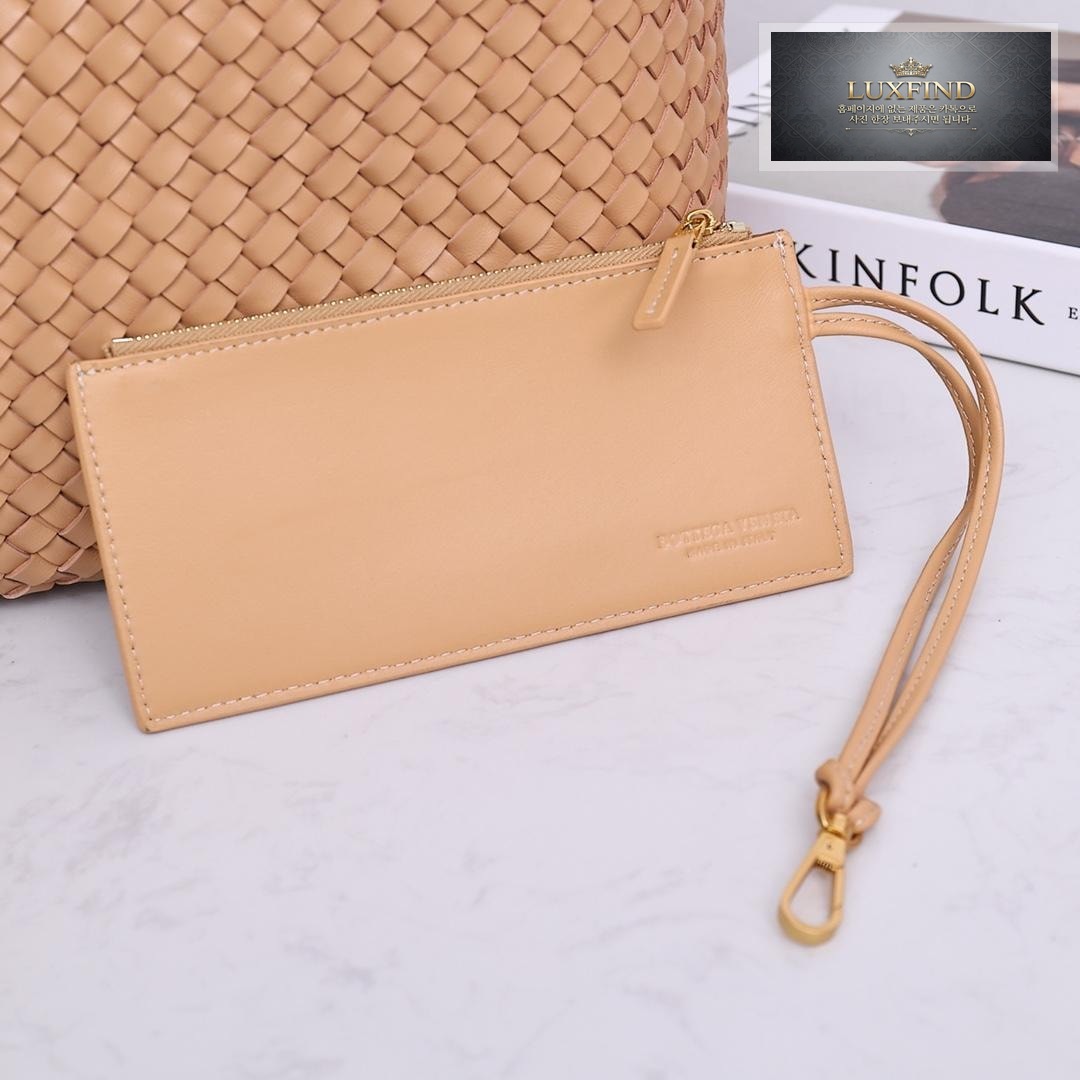 Bottega Veneta Cava Medium