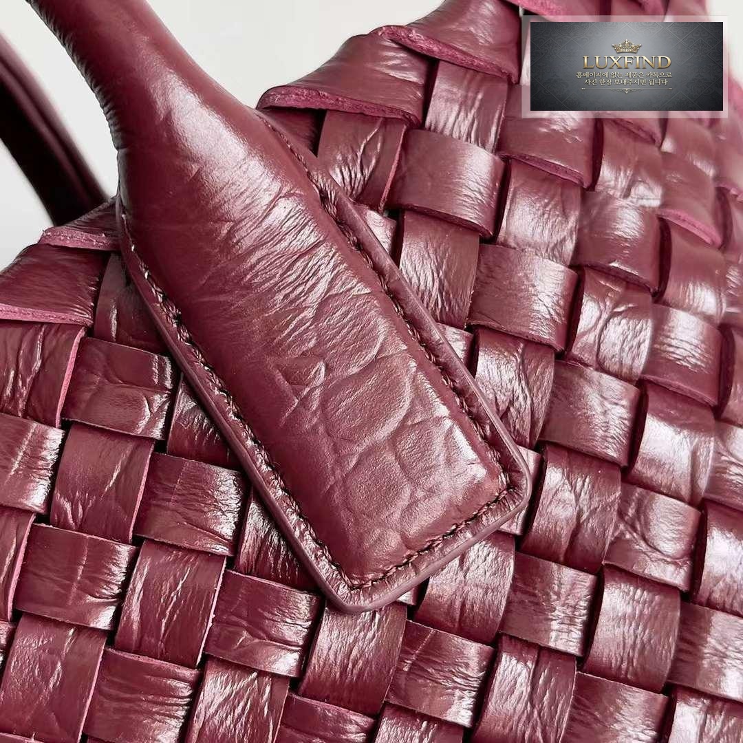 Bottega Veneta Cava Crocodile