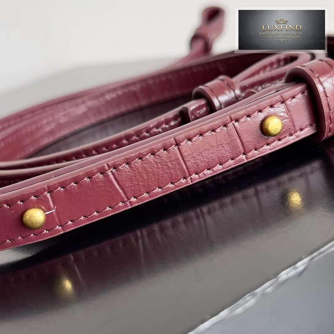 Bottega Veneta Cava Crocodile