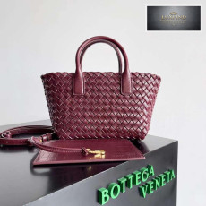 Bottega Veneta Cava Crocodile