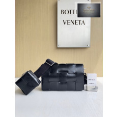 Bottega Veneta Cassette With Versatile Strap