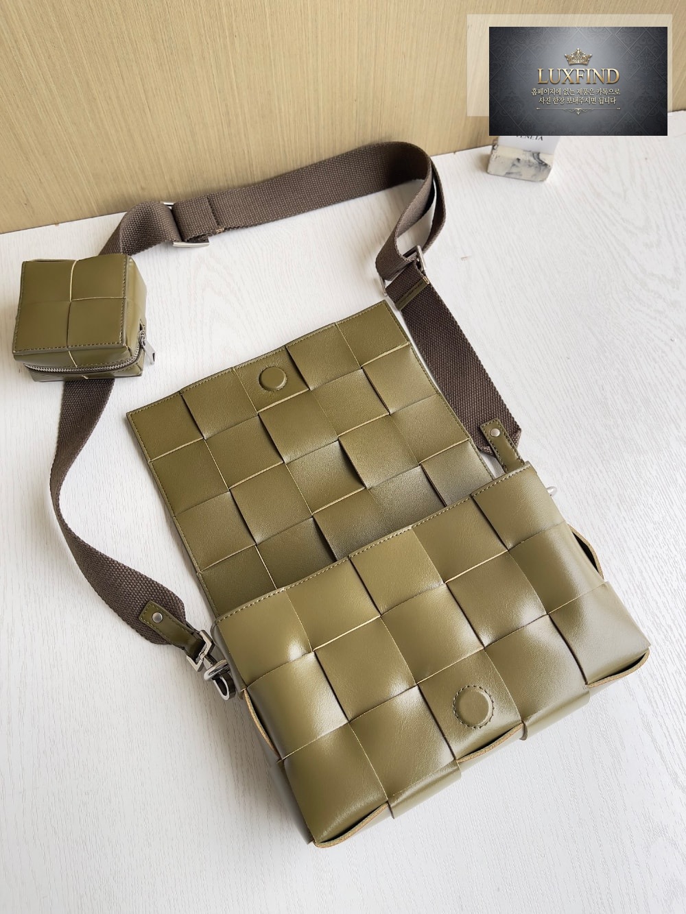 Bottega Veneta Cassette With Versatile Strap