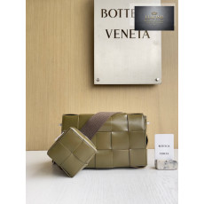 Bottega Veneta Cassette With Versatile Strap