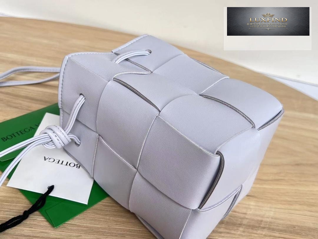Bottega Veneta Cassette Crossbody Bucket