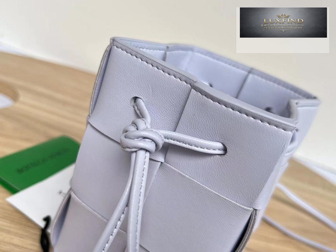 Bottega Veneta Cassette Crossbody Bucket