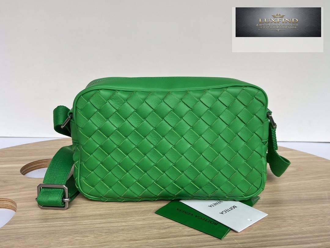 Bottega Veneta Camera