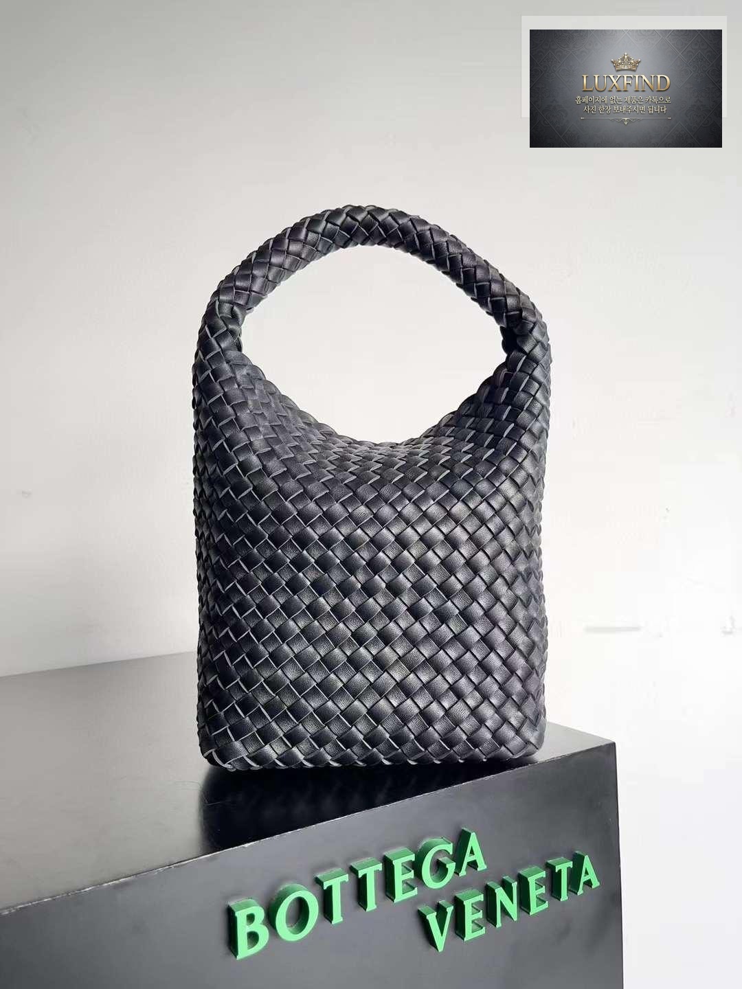 Bottega Veneta Cabat Bucket