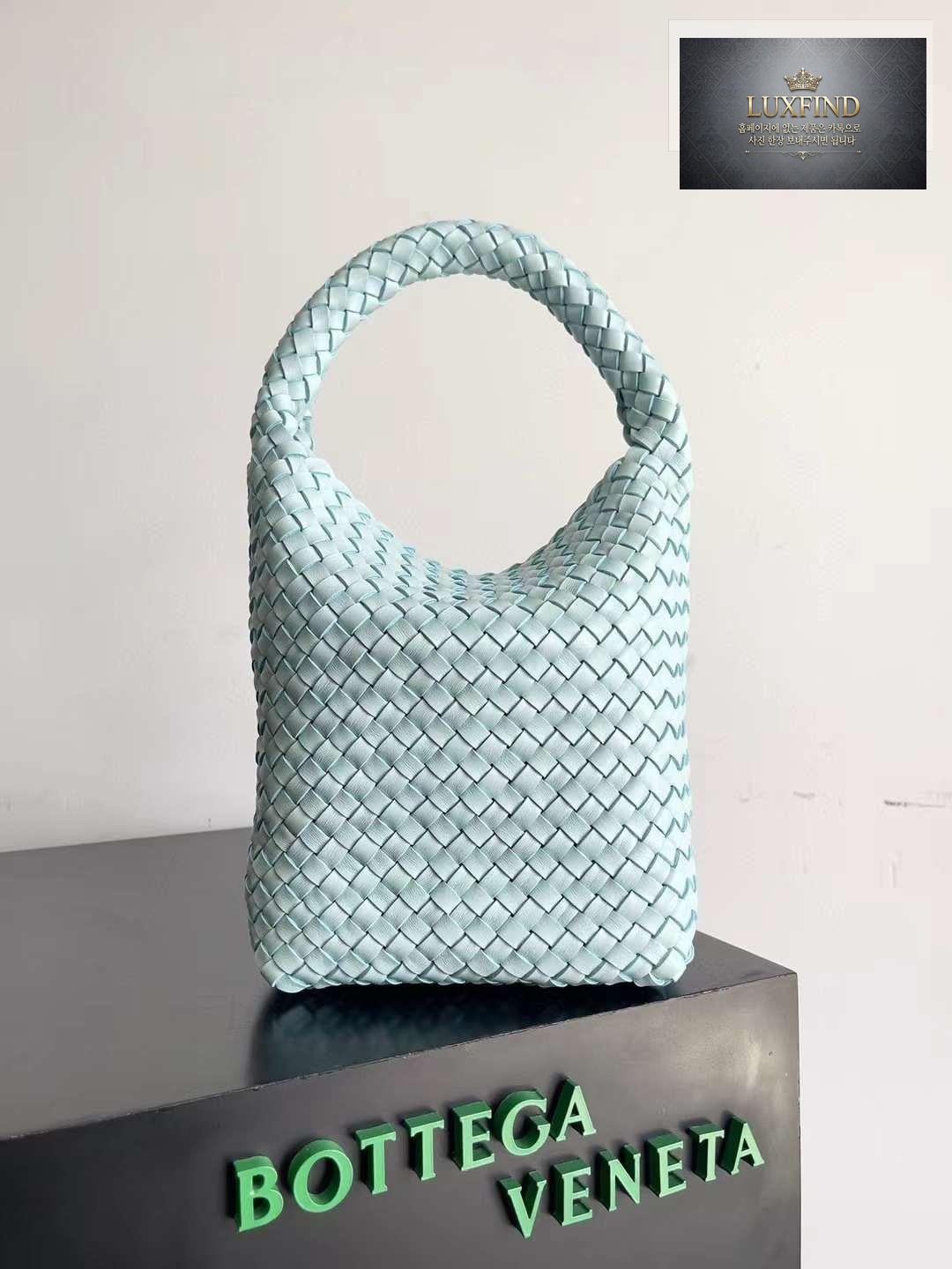 Bottega Veneta Cabat Bucket