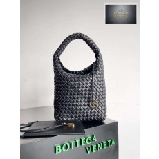 Bottega Veneta Cabat Bucket