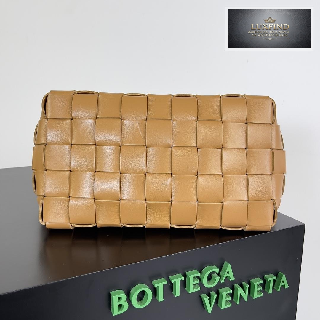 Bottega Veneta Bowling Cassette Tote