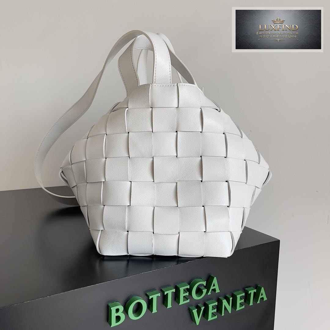 Bottega Veneta Bowling Cassette Tote
