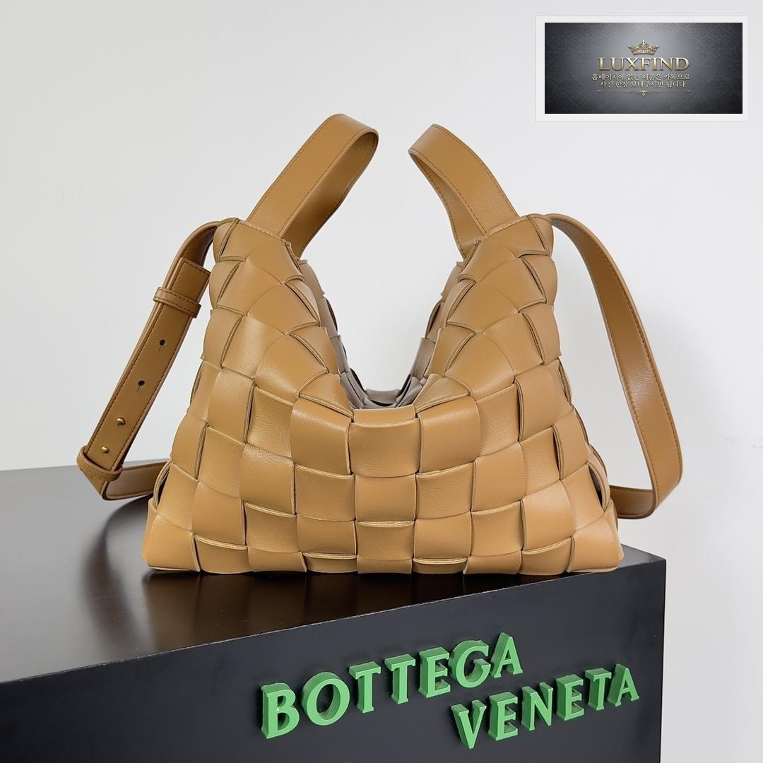 Bottega Veneta Bowling Cassette Tote