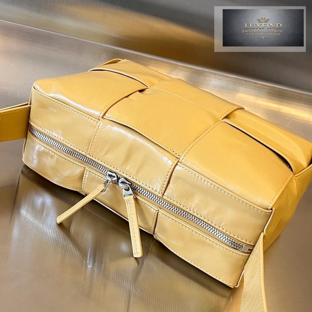 Bottega Veneta Arco Camera