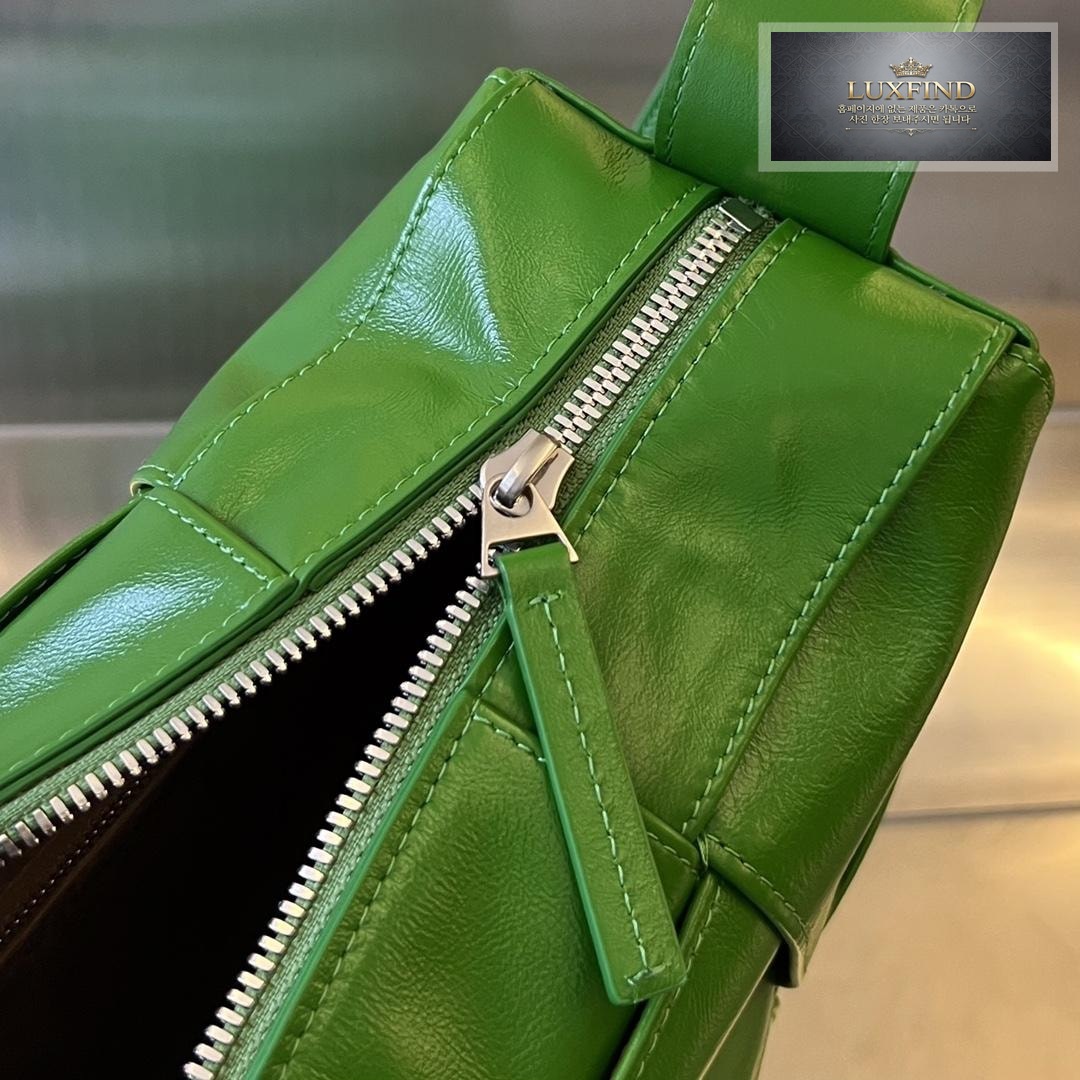 Bottega Veneta Arco Camera
