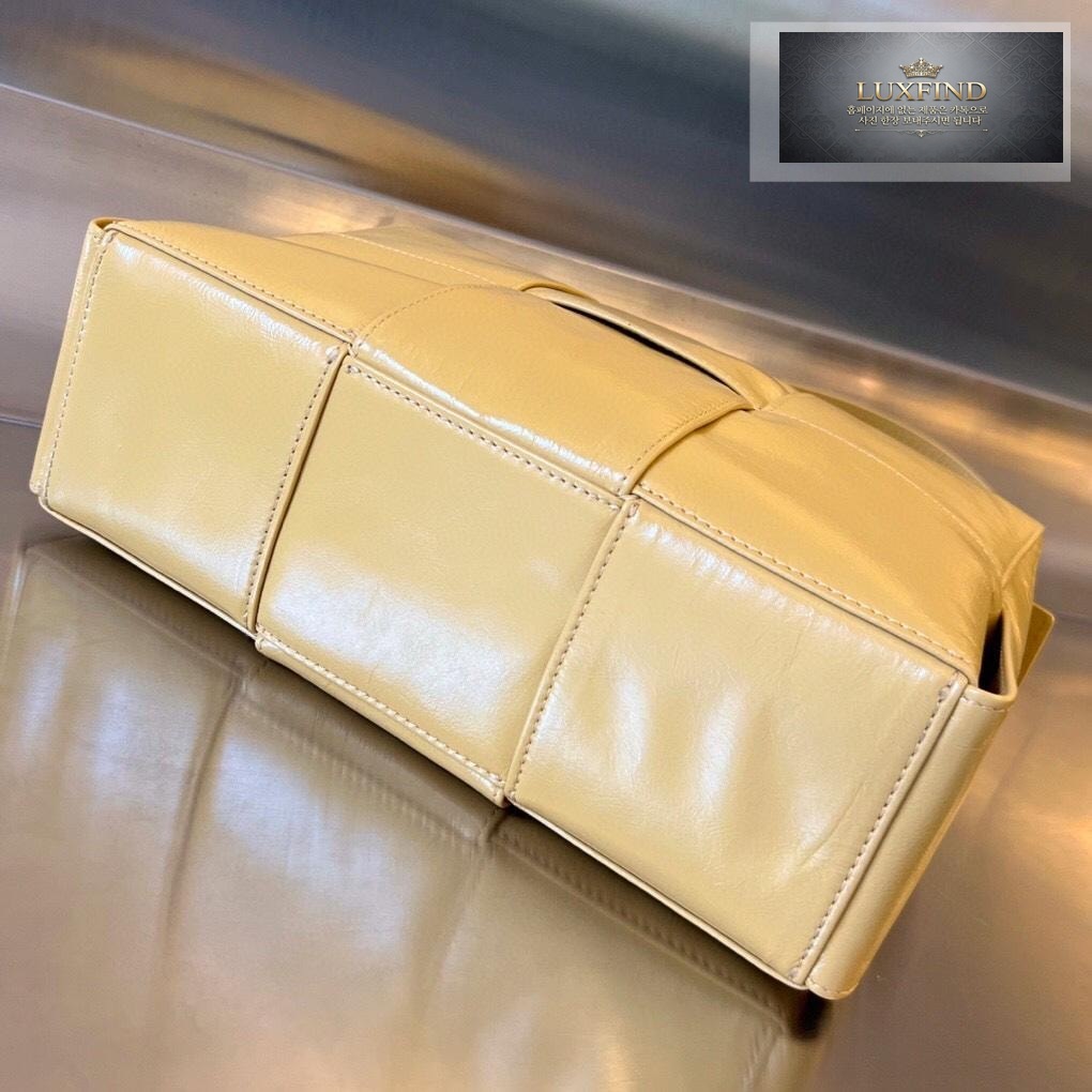 Bottega Veneta Arco Camera